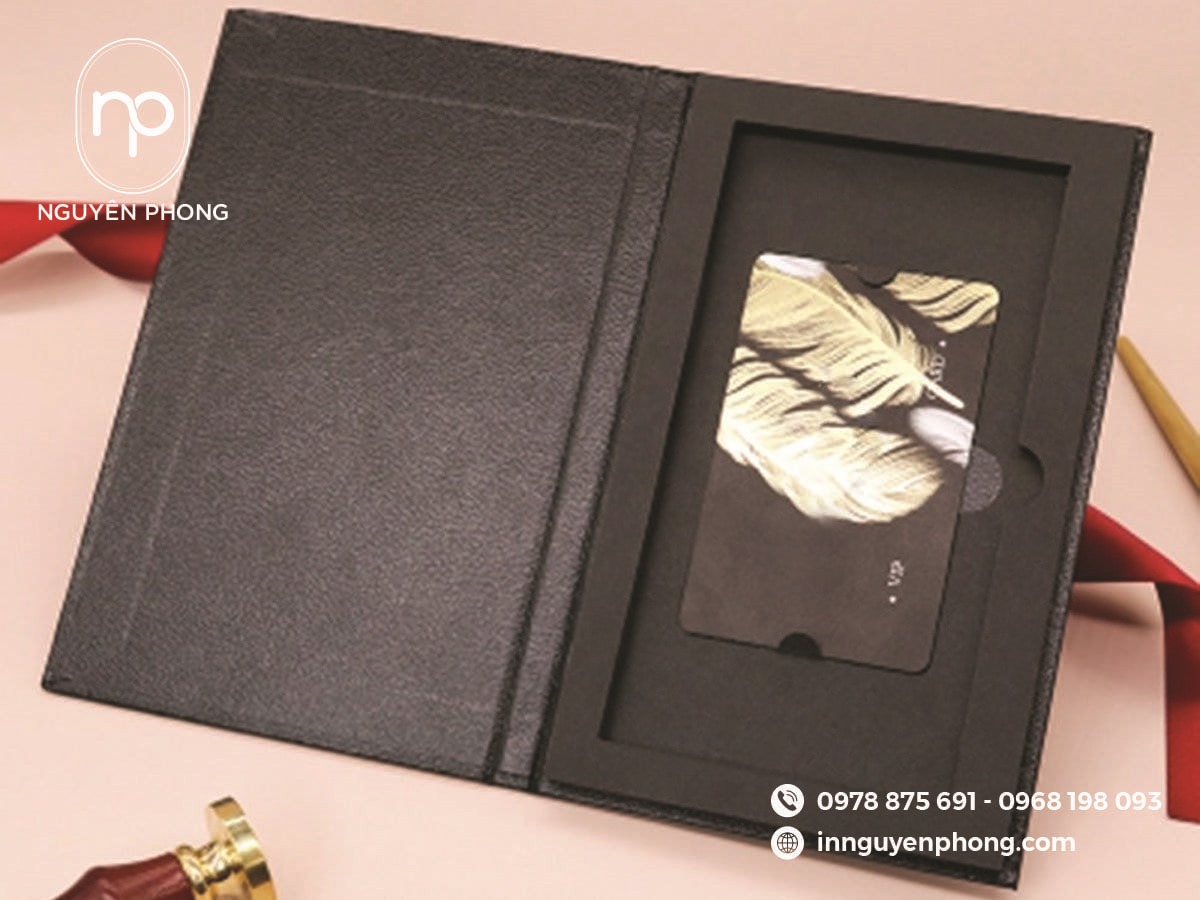 In hộp giấy đựng thẻ vip